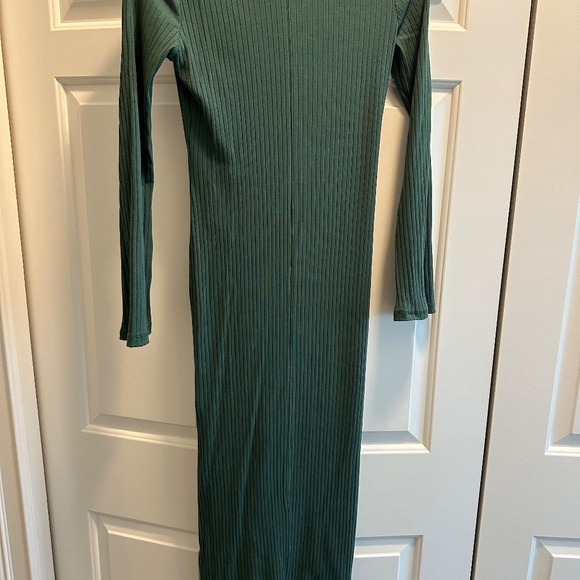 Olive Ribbed Knit Long Sleeve Side Slit Maternity Maxi Dress - SIZE MEDIUM - Picture 3 of 5
